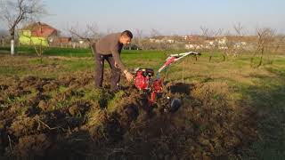 La frezat cu motocultorul loncin, pe o arătură foarte tare.