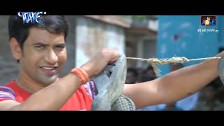 दिनेश लाल यादव विलन को चप्पल का माला पहनाया - Raja Babu (राजा बाबू) - Bhojpuri Film Clips