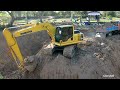 รถแบคโฮโคมัตสุตักดินใส่รถดั้มถ่ายมุมสูงทีมงานธนบุรี komatsu pc160 excavator and truck che chef