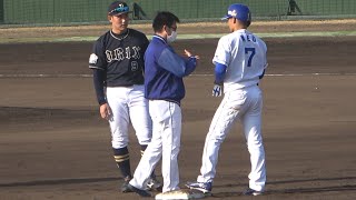 根尾が帰塁した際に手とグラブが交錯してしまって申し訳なさそうなオリックス野口 (2022/03/08)