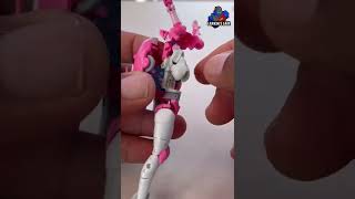 Arcee Brings the Pain, #pinkvenom Transformers, NewAge H48 Maschinenmensch #TransforMinute