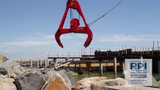 Clamshell bucket. Crane bucket.