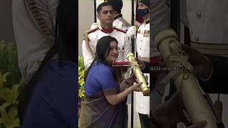 Smt. Sushma Swaraj (Post.) For Public Affairs Daughter Receive Padma Bhushan Award