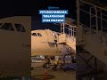 detik detik petugas bandara jatuh dari airbus a320 saat pintu pesawat terbuka begini kondisi korban