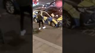 🚨 Man who kicked and ate takeaway off police car bonnet has been fined
