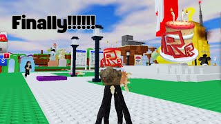 Finally!! I join in Roblox Admin Server in Roblox Classic and I got the Staff Birthday Cake Hat