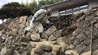 田舎に住んでいます。今日は石垣の積み直し！