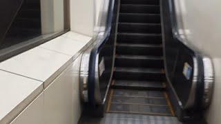 escalator 小田急線渋沢駅　エスカレーター