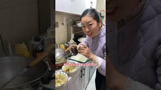 菏泽美食打卡攻略，你吃过白菜丸子吗？我们这里到了冬天家家户户都吃它。可以直接吃外酥里内，可以喝酸汤丸子。地方特色美食 农村该有的烟火气 天儿冷吃点啥 菏泽美食打卡攻略