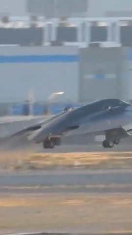 Northrop B-2 Spirit, Heavy Strategic Bomber - YouTube