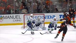 11/09/17 Condensed Game: Canucks @ Ducks