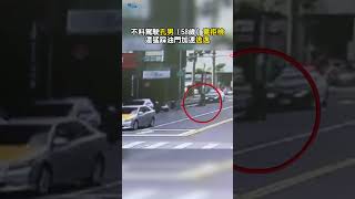 嫌犯拒檢逃逸！高雄警「腳掛車外」遭拖行 男落網丟出一堆毒品 #shorts