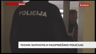 Teisme 5 nuteistieji susigrūmė su policininkais