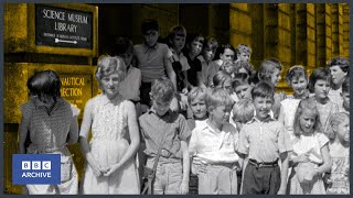1959: Children visit the SCIENCE MUSEUM | BBC News | Retro Tech | BBC Archive