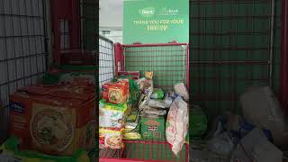 星洲故事：许多超市门口都有食物银行供大家捐赠 Singapore Story: Food bank just outside the supermarkets for donation