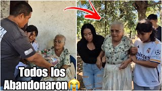 Estos abuelitos los olvidaron/todo el grupo llego apoyarlos asta lloraron al vernos llegar💔