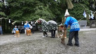 田んぼを耕す様子をユーモラスに演じる　豊作を願う伝統行事「お田植祭」　岡山・新見市