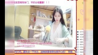 女装大佬一身青衣古风古筝直播弹《权御天下》