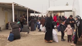 Syrian refugees wait at southern Turkey border crossing to return home to their country