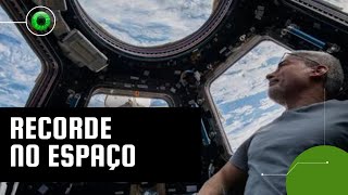 Astronauta quebra recorde de voo espacial mais longo dos EUA