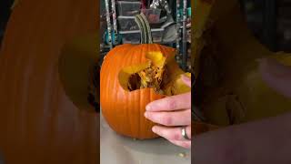 Carving a pumpkin with stop motion 🎃 #halloween #pumpkincarving #pumpkin #artprocess