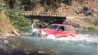 Ford Explorer Sport crossing river Tianeti / Ford Explorer переезжает Реку в Тианети