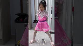 What did Tang Laoliu pull out?#funny#funnyvideo #斗罗大陆唐三小舞 #唐舞麟 #shorts