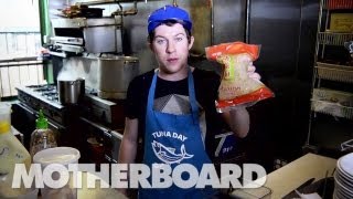 Making An Apocalypse Salad out of Jellyfish and Ants With Justin Warner