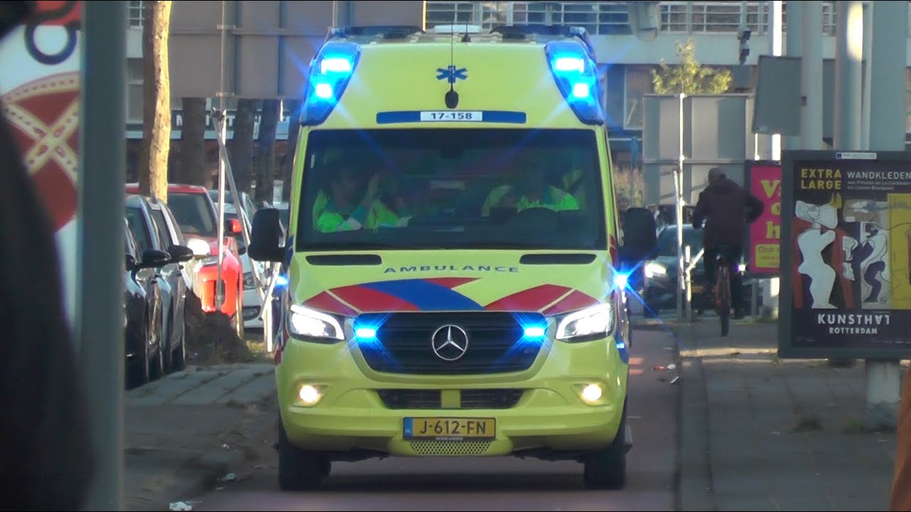 [Luchthoorn!] Ambulance Met Hoge Spoed Over Het Fietspad Naar Meldingen ...