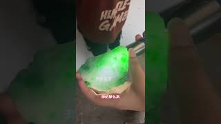 翡翠衬托你的美￼#玉石 #翡翠 #玉 ｝翡翠#翡翠原石 #玉