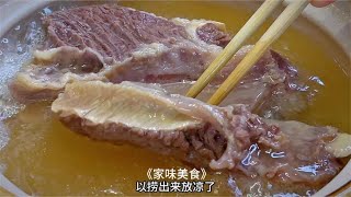 今天做了既能吃肉又能喝汤的白切牛腩，汤鲜味美全家人都喜欢