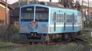 高宮駅　貴生川行き100形（ももクロHM・あーりん＆しおりん）発車