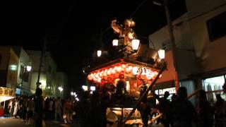 佐原の大祭 秋祭り2014　初日　下宿の山車＆下新町の山車９０度ターン２連発　大川みどり漬本店前にて　00078