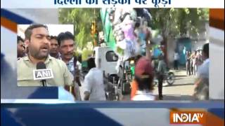 MCD Workers Protest Against Kejriwal for Non-payment of 3 Months Salary - India TV
