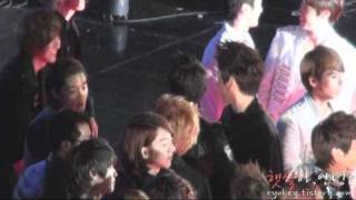 [FANCAM] 101209 Key bonding with friends @ GDA 2010