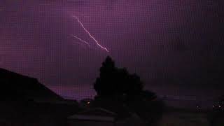 未明 の雷　夜明けまでまだ時間がある未明に秋雨前線に伴って雷雨が襲って来ました。