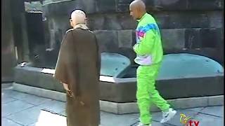 Sri Chinmoy at the Kamakura Buddha   Part 1