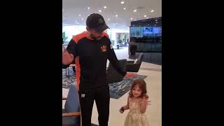 shahid Afridi with his cute daughter Arwa afridi