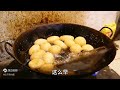 南京夫妻卖特色早餐，凌晨1点备料，油条里灌鸡蛋，胡辣汤黑成墨