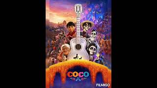 Pixar Wonderland (Coco póster)