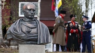 В России поставили памятник Путину в образе римского императора