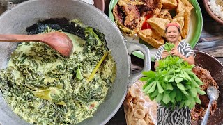 Mbah ibuk hari ini masak Gulai daun singkong karet