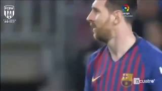 Lionel Messi tells the referee there was no penalty