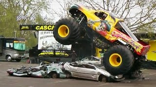 CES MONSTER TRUCK DE COMPÉTITION ÉCRASENT DES VOITURES !