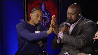 Shaq Tries To Hold Two Water Bottles With One Hand Like Kawhi Leonard