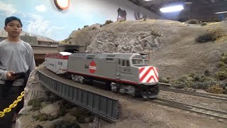 HO Scale Caltrain Bombardier Set