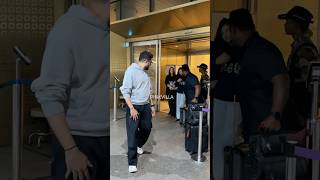 The way Abhishek Bachchan PROTECTS WIFE Aishwarya Rai \u0026 DAUGHTER Aaradhya😍 | #shorts #bollywood