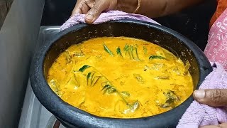 മത്തി യും മാങ്ങയും തേങ്ങാ അരച്ച് കറി വെച്ചത് | Sardine Fish curry with Mango and crushed Coconut mix