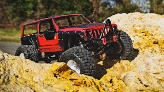 Axial Scx24 jeep Cherokee Rock crawling