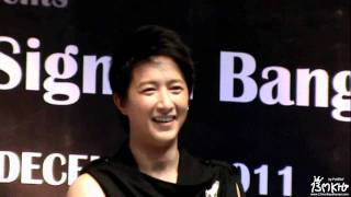 [Fancam] 111209 Hangeng's Expression When fans shouted Kim HEECHUL [13MKH]